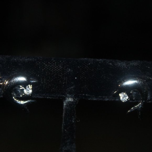 Silver Dolphin earrings with Rhinestone (cute) - Picture 3 of 6